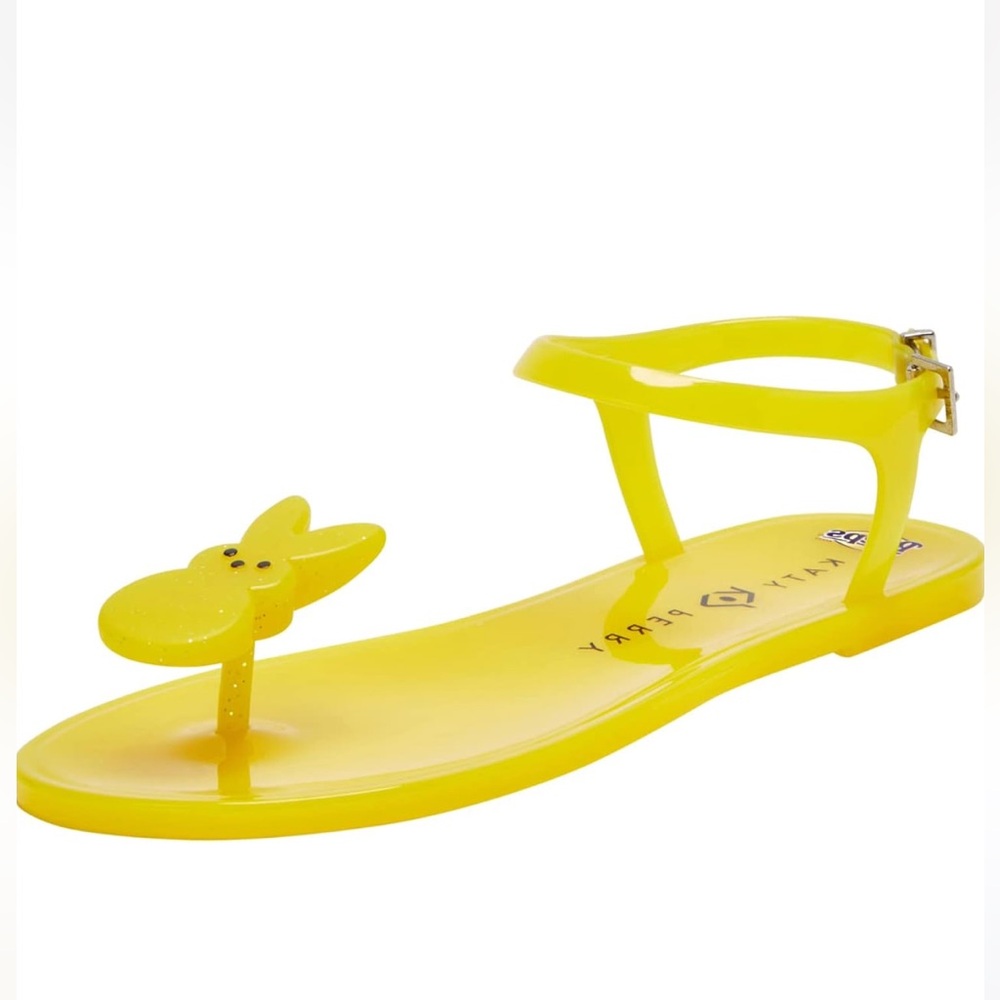 Katy Perry peeps sandals